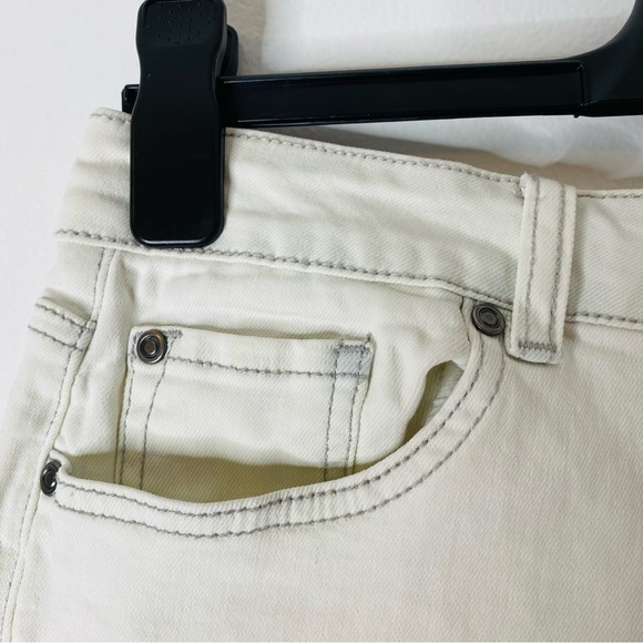 Hot Kiss Bleached Cici Jean Shorts - Picture 2 of 6